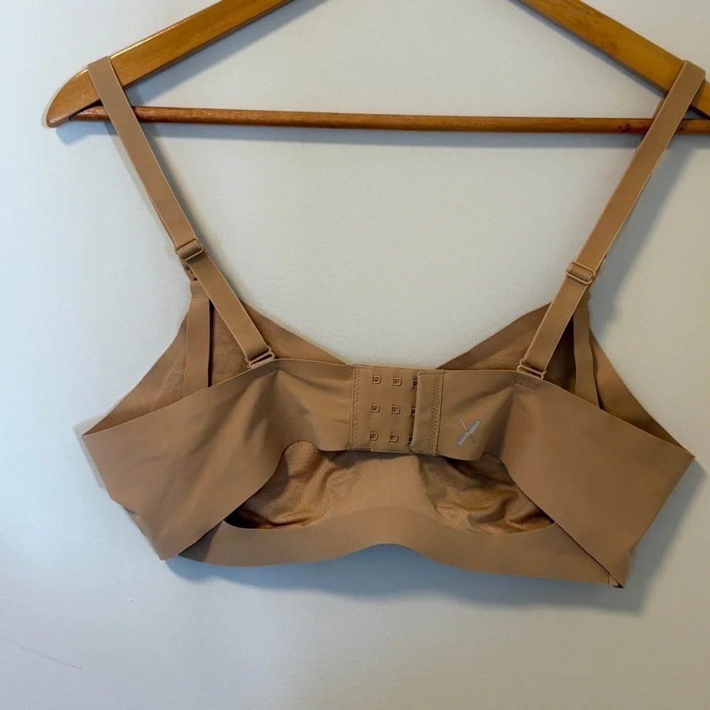 Knix Nursing Bra Nude Comfy Wireless No padding
No size tag ?small - Picture 6 of 11